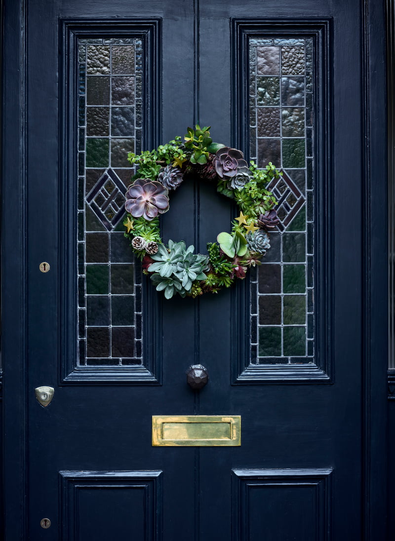Dobbies-succulent-wreath-front-door